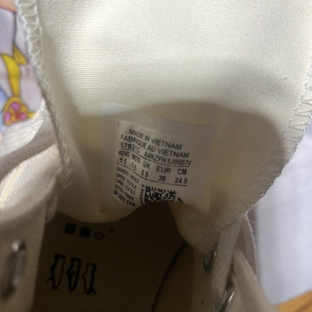 BRAND NEW WOMENS WHITE CONVERSE - SIZE 7 WITH TAG* - Picture 6 of 6